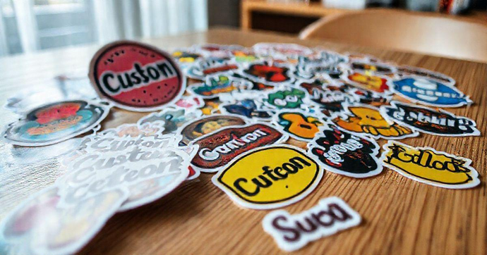 Tag adesivo personalizado para eventos: como escolher e usar com criatividade